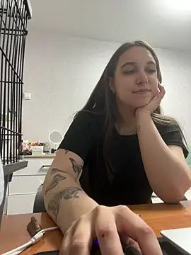 Snapshot of RiannaBrown chatting on April 25, 2:36 am RiannaBrown online show from April 25, 2:36 am