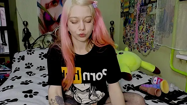 Snapshot of Sansarella chatting on March 20, 5:15 pm Sansarella online show from March 20, 5:15 pm