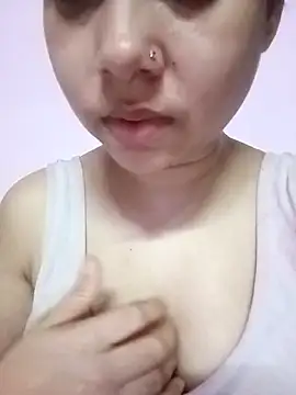 Snapshot of Hot_Soniya_08 chatting on May 4, 7:32 pm Hot Soniya 08 online show from May 4, 7:32 pm