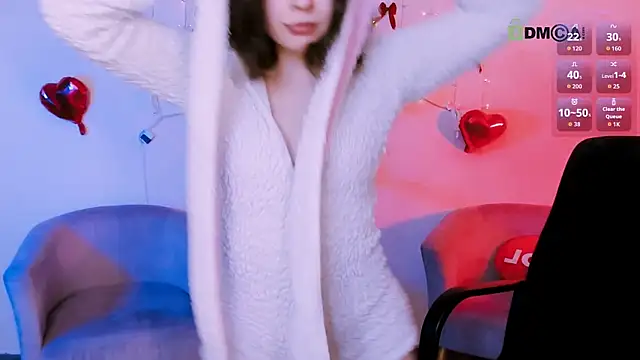 mia mooon  online show from April 28, 10:42 am