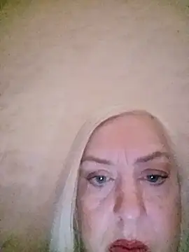 Snapshot of Julia20X chatting on April 18, 3:27 pm Julia20X online show from April 18, 3:27 pm