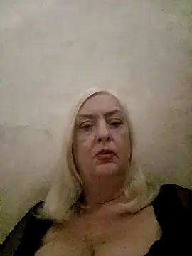 Snapshot of Julia20X chatting on April 18, 7:58 pm Julia20X online show from April 18, 7:58 pm