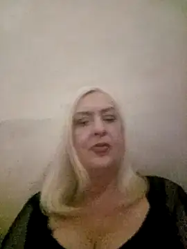 Snapshot of Julia20X chatting on April 19, 6:32 pm Julia20X online show from April 19, 6:32 pm