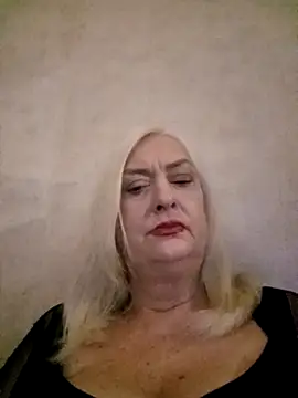 Snapshot of Julia20X chatting on April 25, 4:48 pm Julia20X online show from April 25, 4:48 pm