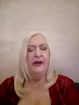 Snapshot of Julia20X chatting on April 28, 9:03 am Julia20X online show from April 28, 9:03 am