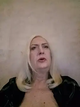 Snapshot of Julia20X chatting on May 10, 9:58 am Julia20X online show from May 10, 9:58 am