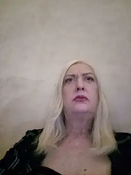 Snapshot of Julia20X chatting on May 14, 9:49 am Julia20X online show from May 14, 9:49 am