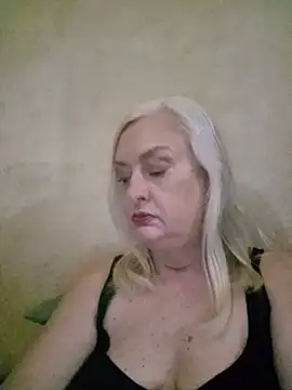 Snapshot of Julia20X chatting on May 28, 11:29 am Julia20X online show from May 28, 11:29 am