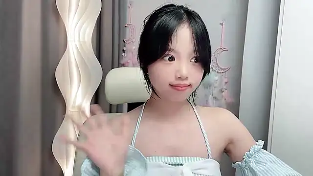 Snapshot of Xiaoqing00 chatting on May 22, 3:28 pm Xiaoqing00 online show from May 22, 3:28 pm