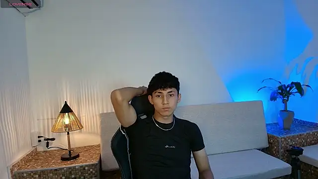 Valentino Rey online show from April 10, 1:05 pm