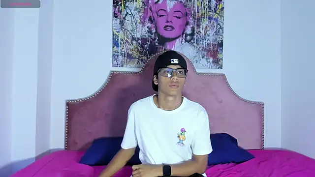 LiamKron online show from April 10, 11:37 am