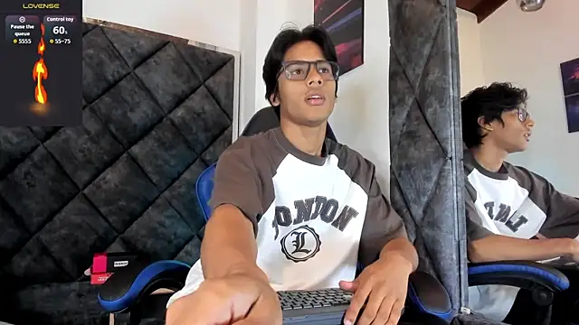Snapshot of LiamKron chatting on June 15, 11:12 am LiamKron online show from June 15, 11:12 am