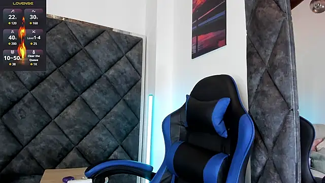 Snapshot of LiamKron chatting on June 18, 11:36 am LiamKron online show from June 18, 11:36 am