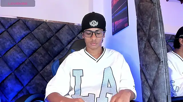 Snapshot of LiamKron chatting on July 10, 11:02 am LiamKron online show from July 10, 11:02 am