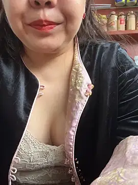 Snapshot of yhan1314 chatting on April 21, 2:51 am yhan1314 online show from April 21, 2:51 am