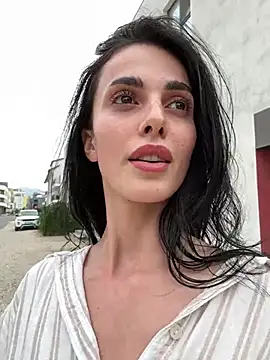 Snapshot of armina_red chatting on June 30, 2:51 pm armina red online show from June 30, 2:51 pm