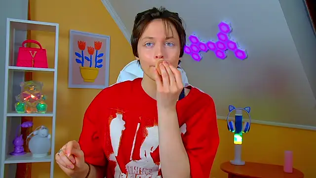 Snapshot of RitaRoses chatting on April 13, 7:19 pm RitaRoses online show from April 13, 7:19 pm