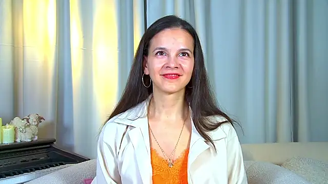 Snapshot of LeonaLane chatting on April 25, 6:27 am LeonaLane online show from April 25, 6:27 am