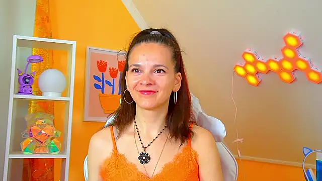 Snapshot of LeonaLane chatting on May 14, 6:31 am LeonaLane online show from May 14, 6:31 am