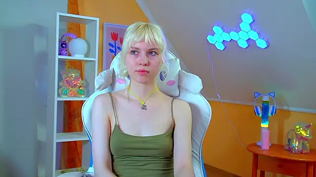 Snapshot of HannahHollis chatting on June 3, 3:39 pm HannahHollis online show from June 3, 3:39 pm