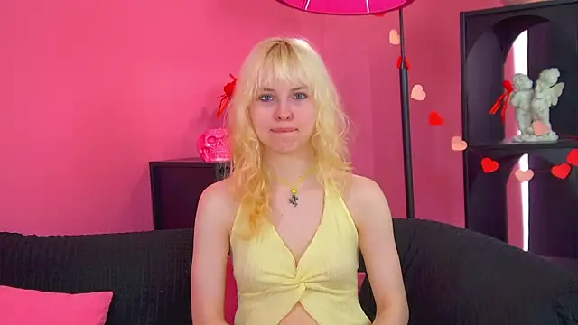 Snapshot of HannahHollis chatting on June 20, 6:27 am HannahHollis online show from June 20, 6:27 am