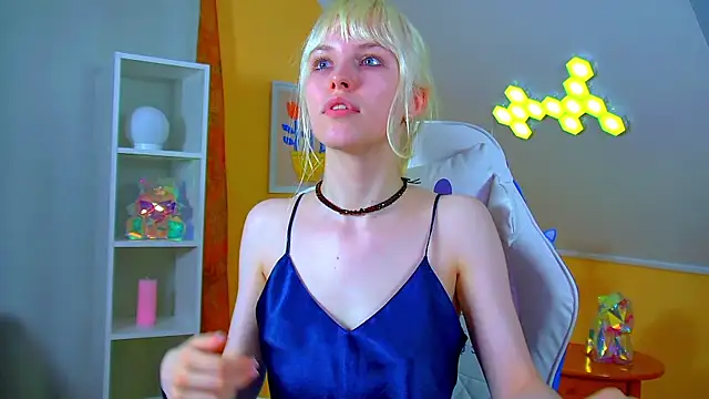Snapshot of HannahHollis chatting on July 2, 6:36 pm HannahHollis online show from July 2, 6:36 pm