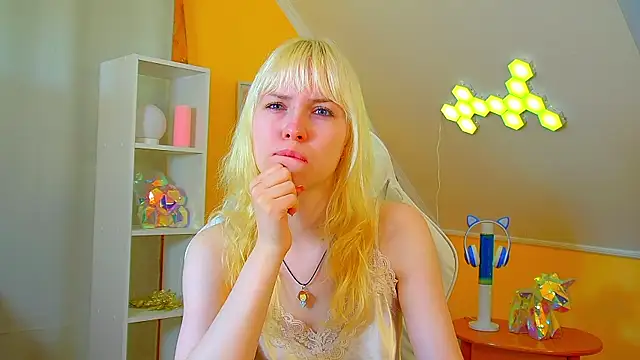 Snapshot of HannahHollis chatting on July 16, 6:08 am HannahHollis online show from July 16, 6:08 am