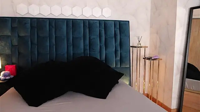 NicoleeNash online show from May 22, 4:41 am