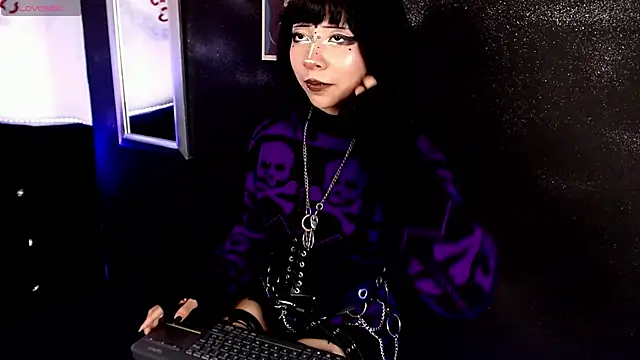 KiomyVamp online show from April 25, 4:15 pm