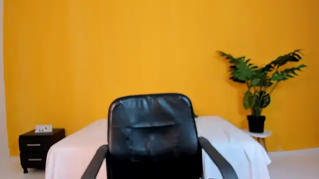arianarousee online show from April 29, 6:14 pm