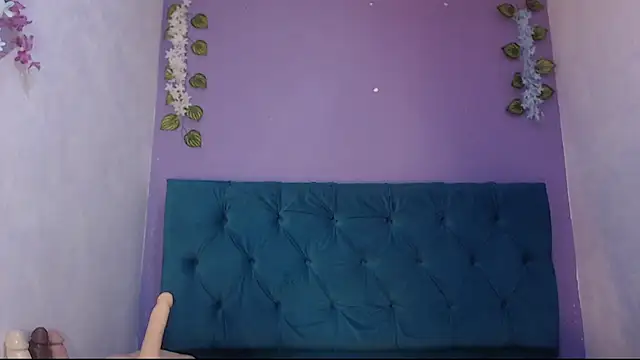 Snapshot of alorena_megancm chatting on June 4, 3:23 am alorena megancm online show from June 4, 3:23 am