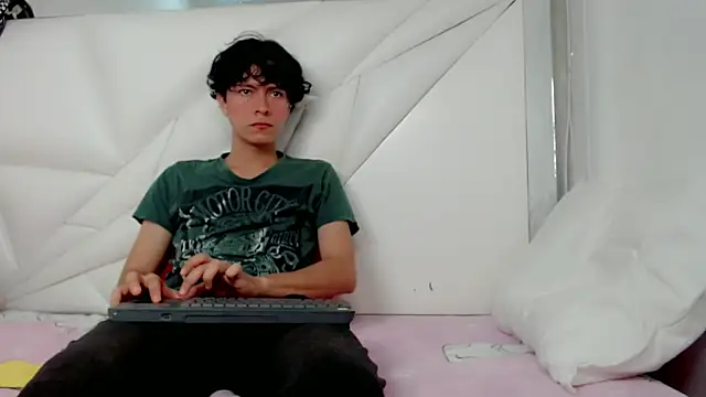 Snapshot of Shirowitheb chatting on April 9, 1:16 pm Shirowitheb online show from April 9, 1:16 pm