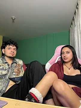 hotlatinocouple   online show from May 15, 11:45 pm