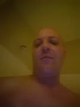Snapshot of chronic_vibez chatting on April 18, 12:58 am chronic vibez online show from April 18, 12:58 am