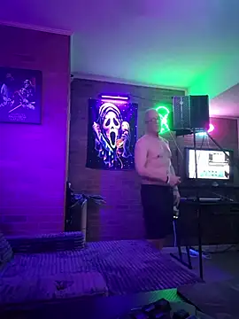 chronic vibez online show from June 5, 1:01 am