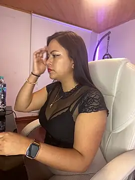 MIA ROSSEEE online show from April 20, 3:26 pm