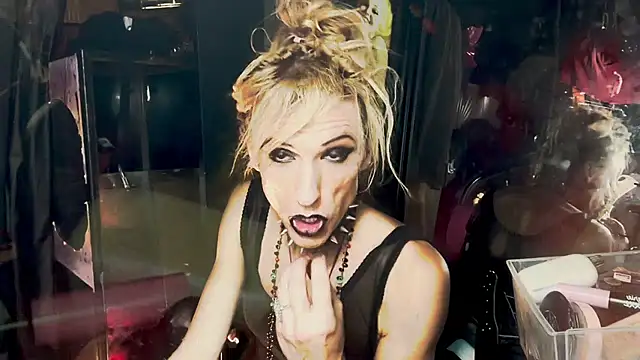 Snapshot of TgirlBrat chatting on August 3, 9:04 am TgirlBrat online show from August 3, 9:04 am