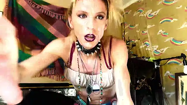 Snapshot of TgirlBrat chatting on August 4, 12:25 am TgirlBrat online show from August 4, 12:25 am