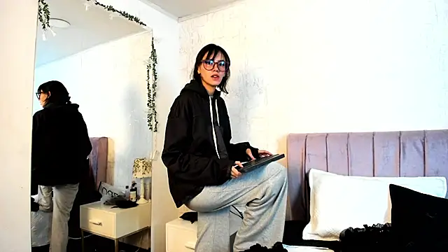 Snapshot of Alis_Roze chatting on July 24, 8:07 pm Alis Roze online show from July 24, 8:07 pm