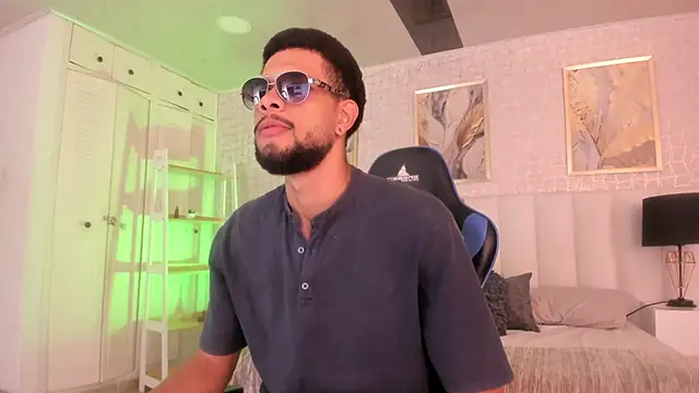 Snapshot of cero_khalifa chatting on April 22, 8:32 pm cero khalifa online show from April 22, 8:32 pm