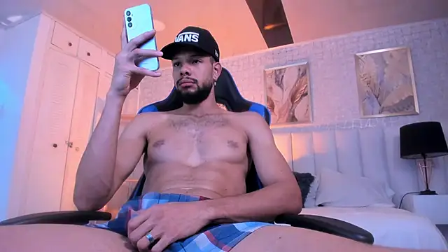 Snapshot of cero_khalifa chatting on May 24, 2:33 pm cero khalifa online show from May 24, 2:33 pm