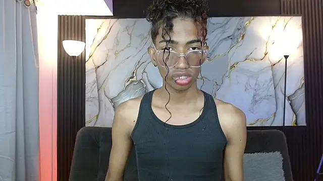 Snapshot of triiangel_latinboy chatting on May 15, 1:07 pm triiangel latinboy online show from May 15, 1:07 pm