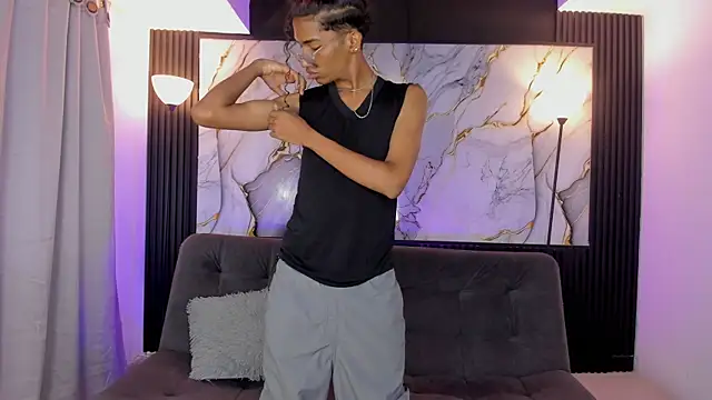 Snapshot of triiangel_latinboy chatting on May 24, 2:00 pm triiangel latinboy online show from May 24, 2:00 pm