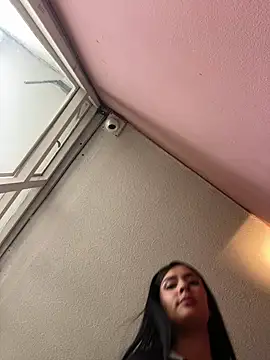 Snapshot of AlanaMartinez_Pink chatting on April 29, 9:32 pm AlanaMartinez Pink online show from April 29, 9:32 pm