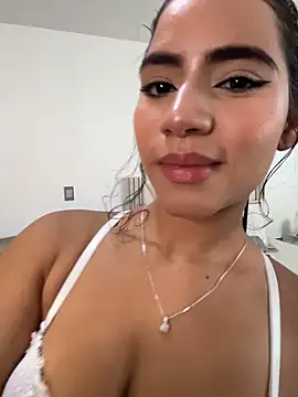 ZaraReyes online show from May 7, 12:10 pm