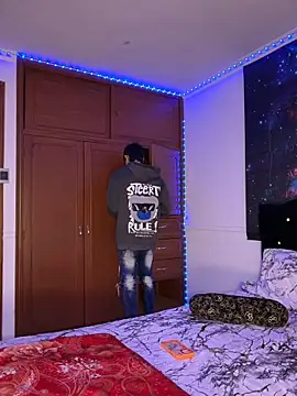 Snapshot of RoughDiamond_ chatting on April 12, 10:31 am RoughDiamond online show from April 12, 10:31 am