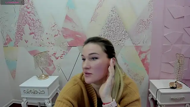 Helly nanci online show from April 9, 11:15 am