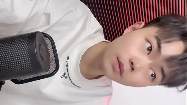 GUCCI-BOY1314 online show from April 26, 12:47 pm