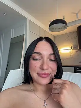 Snapshot of LucyHotty_ chatting on April 14, 10:10 am LucyHotty online show from April 14, 10:10 am