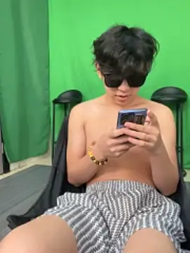 Snapshot of titi-999 chatting on June 22, 12:02 pm titi-999 online show from June 22, 12:02 pm
